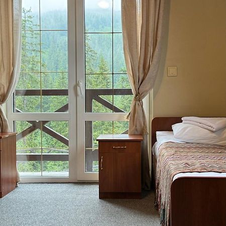 Crocus Hotel Dragobrat Buitenkant foto